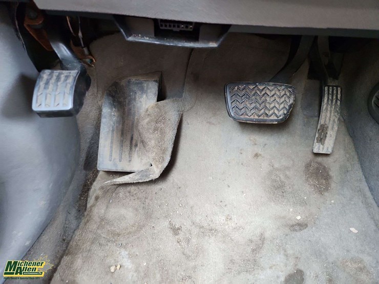 2011-chevrolet-traverse-ls-image-22