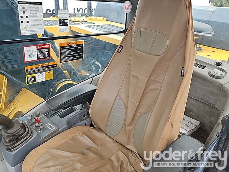 2016-deere-210g-image-36