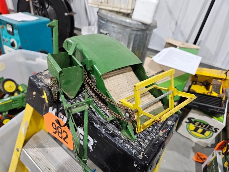 #982-•-john-deere-pull-behind-harvester-metal-toy-image-6
