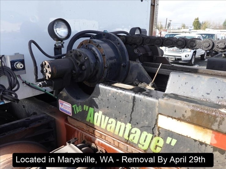 2015-peterbilt-567-image-5