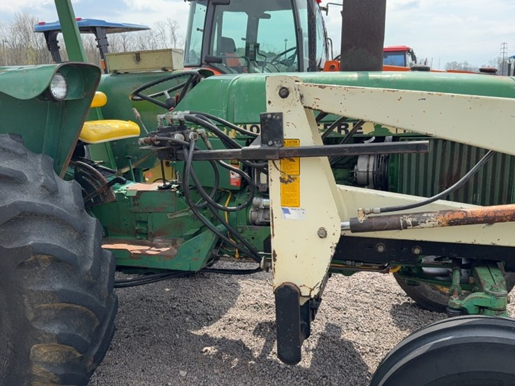 john-deere-2440-image-5