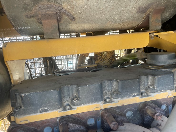 2008-caterpillar-553-image-47