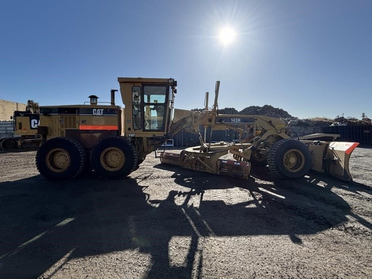 caterpillar-143h-image-7