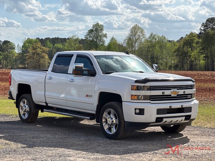 2018-chevrolet-silverado-2500-lt-image-1