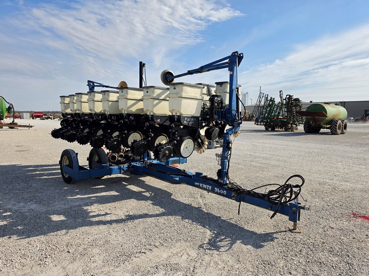 2001-kinze-3500-image-13