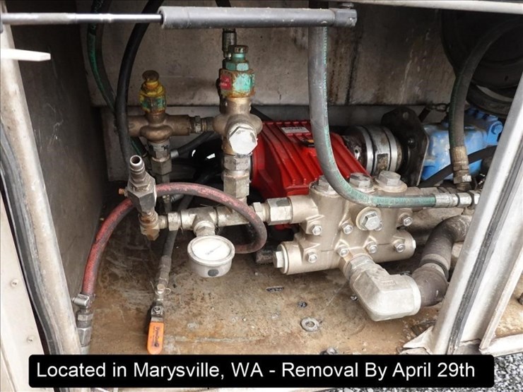 2011-peterbilt-348-image-12