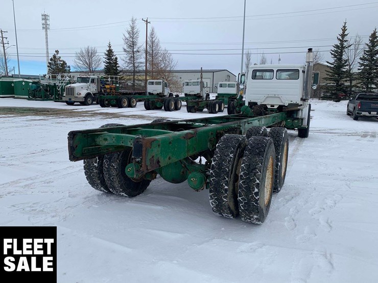 2003-freightliner-fl106-image-9