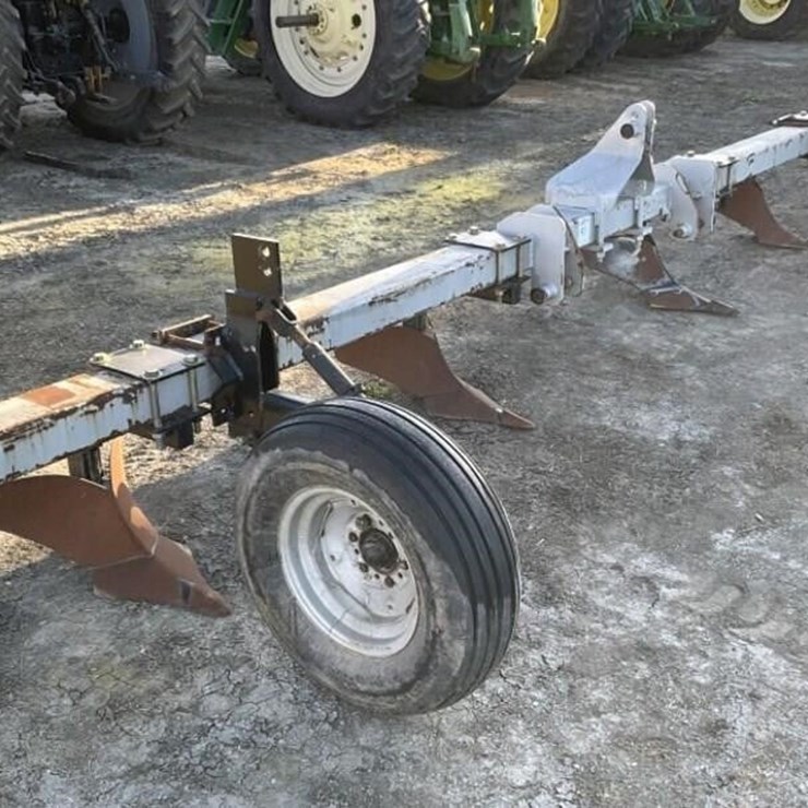 WILCOX "Style" 3-Pt 3-Row 60" Furrow Bar