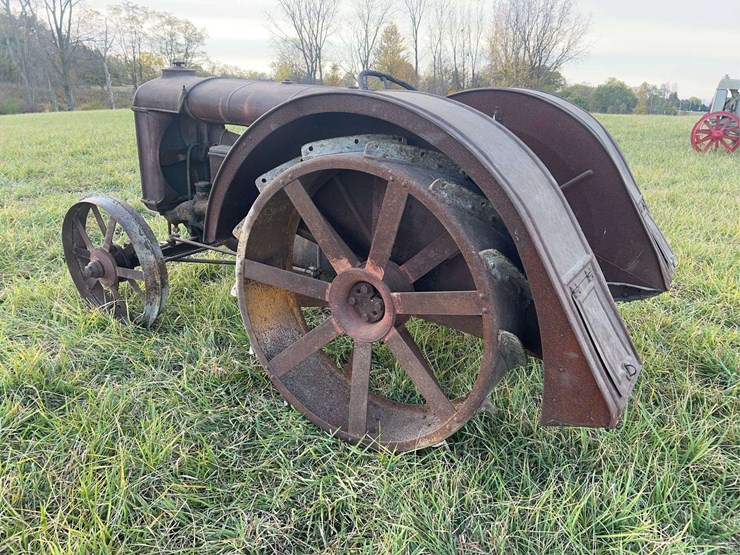 1924-fordson-tractor-image-3