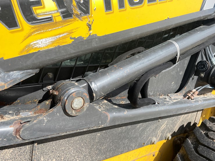 #372-•-2015-new-holland-l225-skid-steer-(scandia,-mn)-image-23
