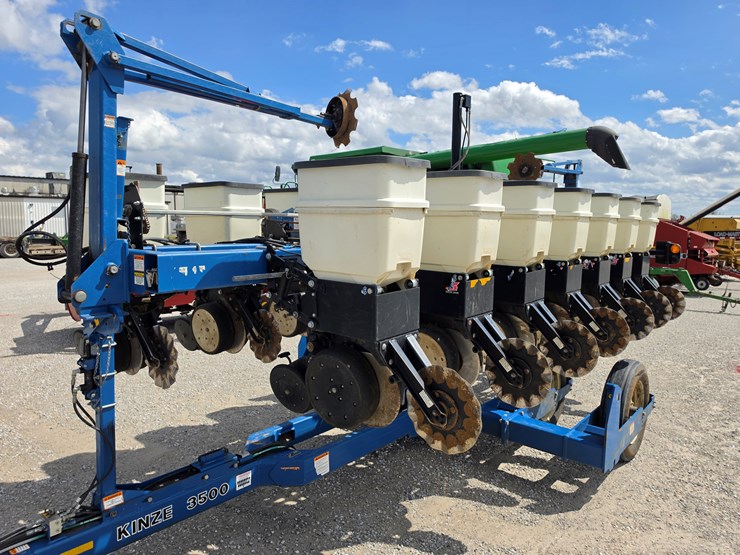 2010-kinze-3500-image-3