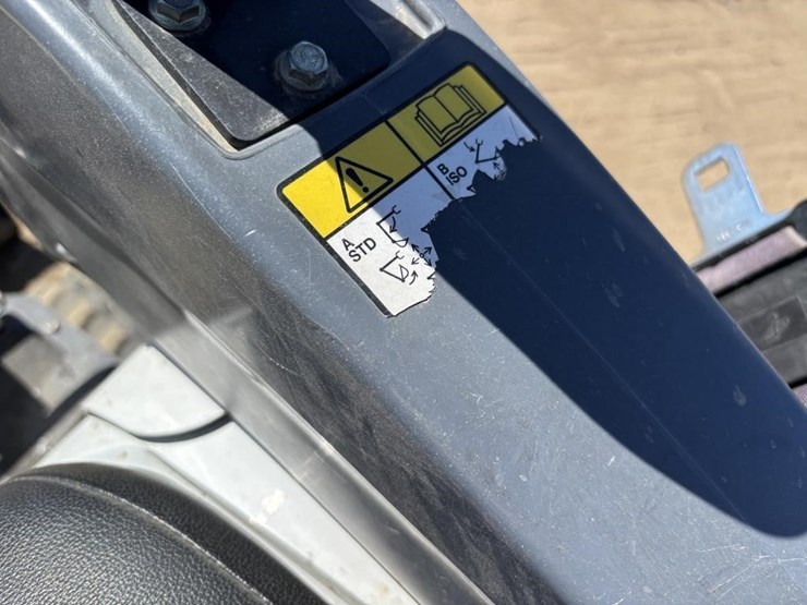 2020-bobcat-e10-image-31