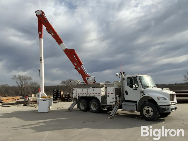 2015-freightliner-m2-106-image-3