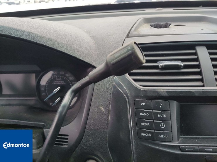 2017-ford-explorer-image-16