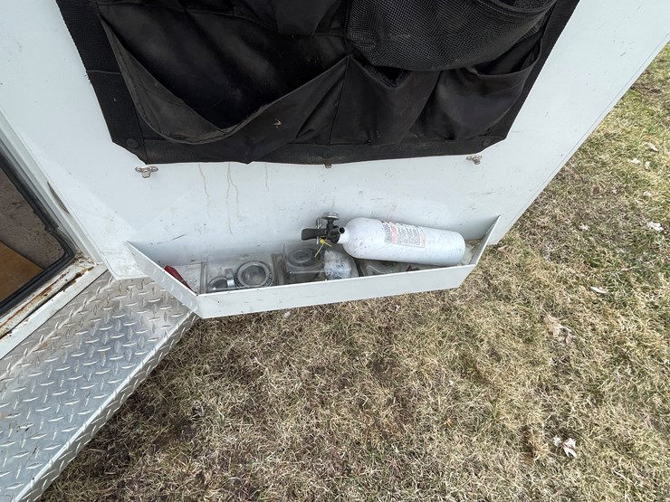 #292-•-2005-trails-west-classic-horse-trailer-(has-mn-title-in-delay)(scandia,-mn)-image-32