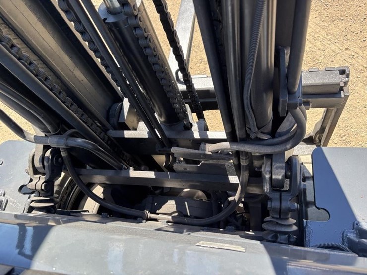 2017-toyota-8fgu30-image-13