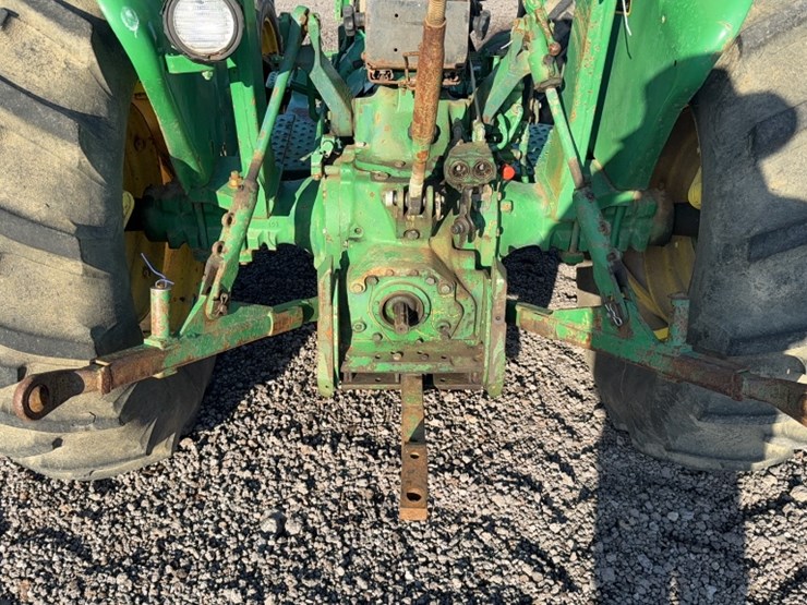 john-deere-2240-image-12