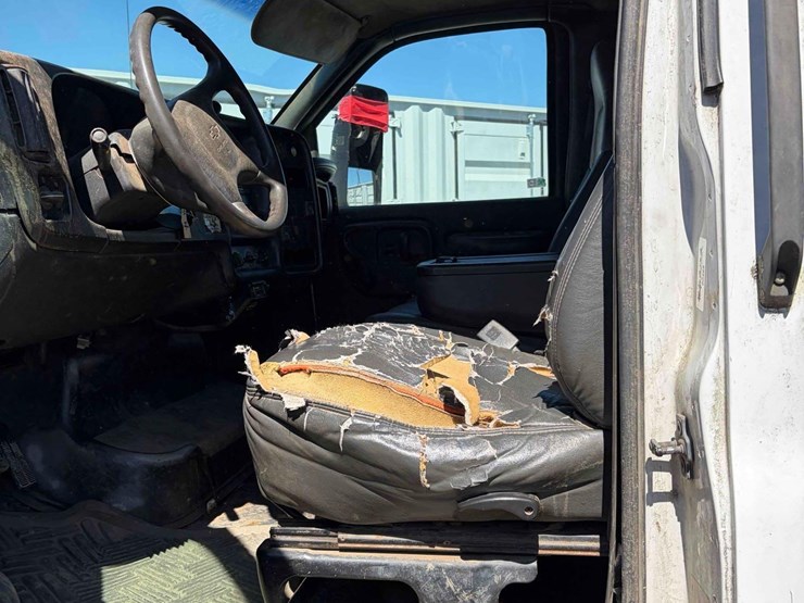 2003-chevrolet-c4500-stake-body-dump-image-8