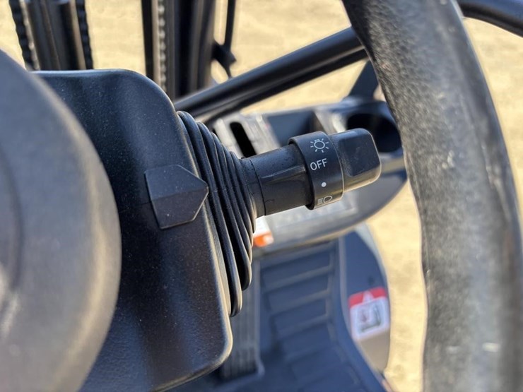 2017-toyota-8fgu30-image-21