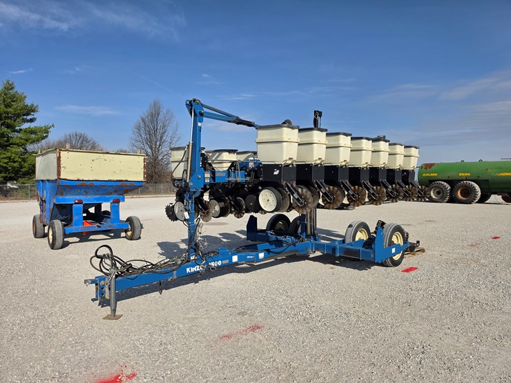 2001-kinze-3500-image-1