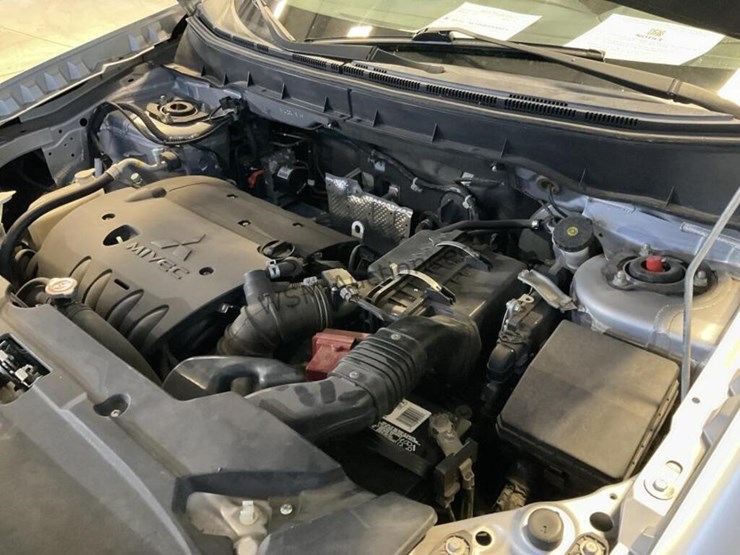 2011-mitsubishi-outlander-image-11