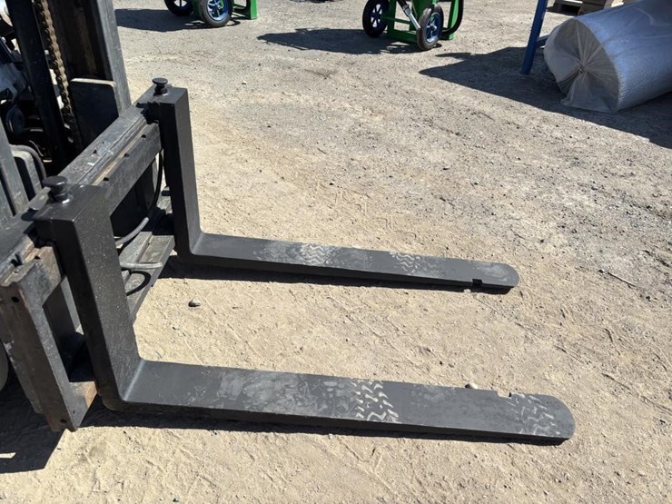 2011-nissan-mcp1f2a25lv-image-10