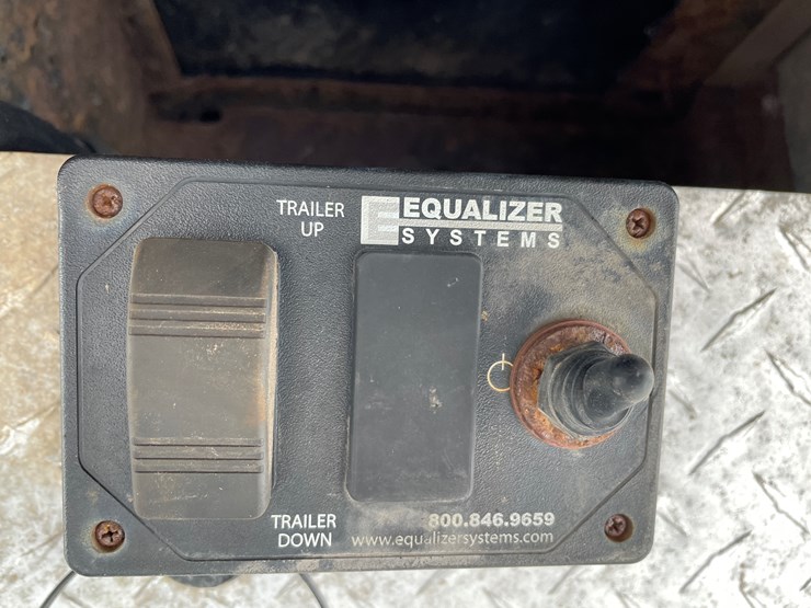 #280-•-2015-united-uxgn-8.536tr80-(3)-axle-enclosed-trailer-(has-wi.-title)-(mason,-wi)-image-17