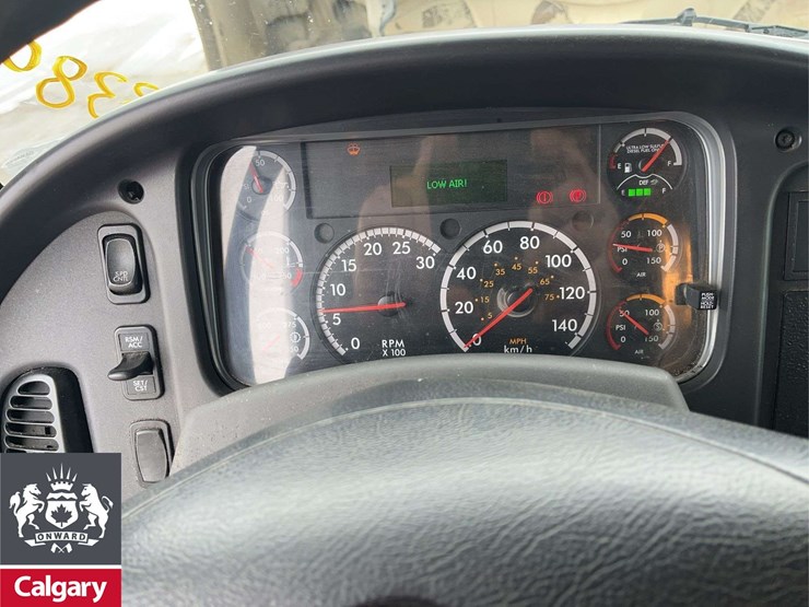 2016-freightliner-m2-106-image-14