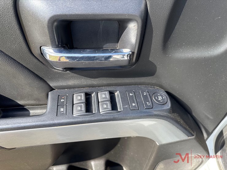 2018-chevrolet-silverado-2500-lt-image-14