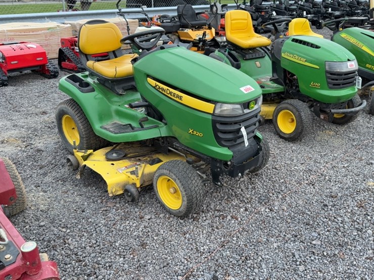 2013-john-deere-x320-image-3