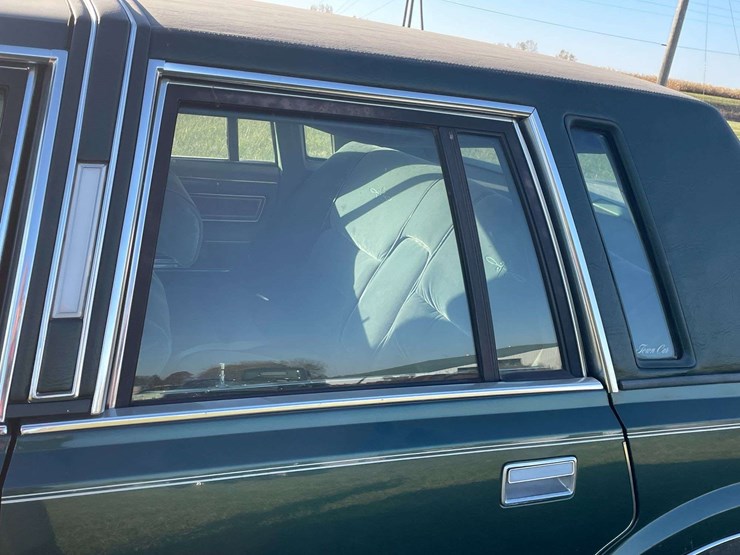 1980-lincoln-continental-town-car-image-30