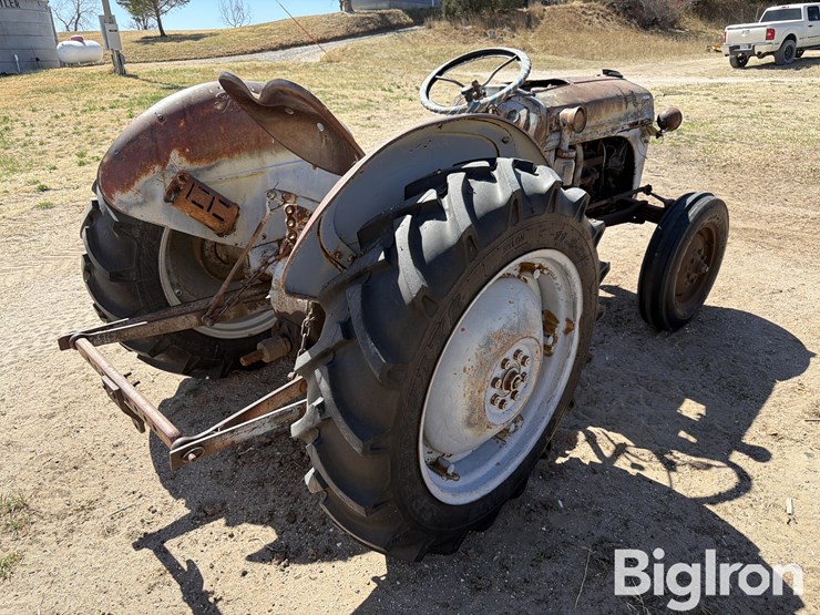 1950-ford-8n-image-5