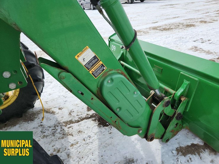 2014-john-deere-6115d-image-37