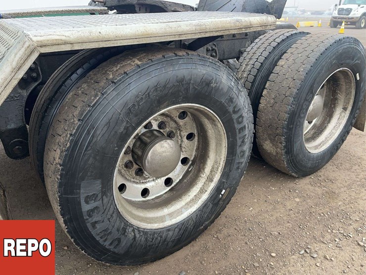 2019-kenworth-w900-image-10