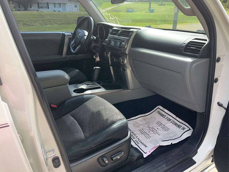 2013-toyota-4-runner-image-15