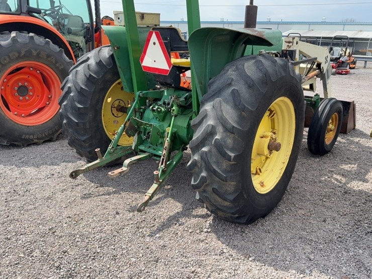john-deere-2440-image-10