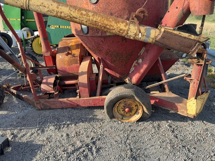 new-holland-352-image-6