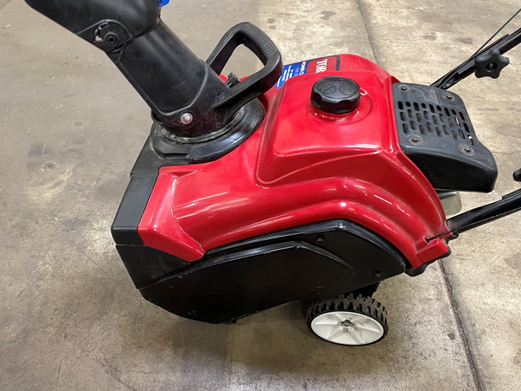 #2521-•-toro-power-clear-snowblower-(columbia-heights,-mn)-image-9