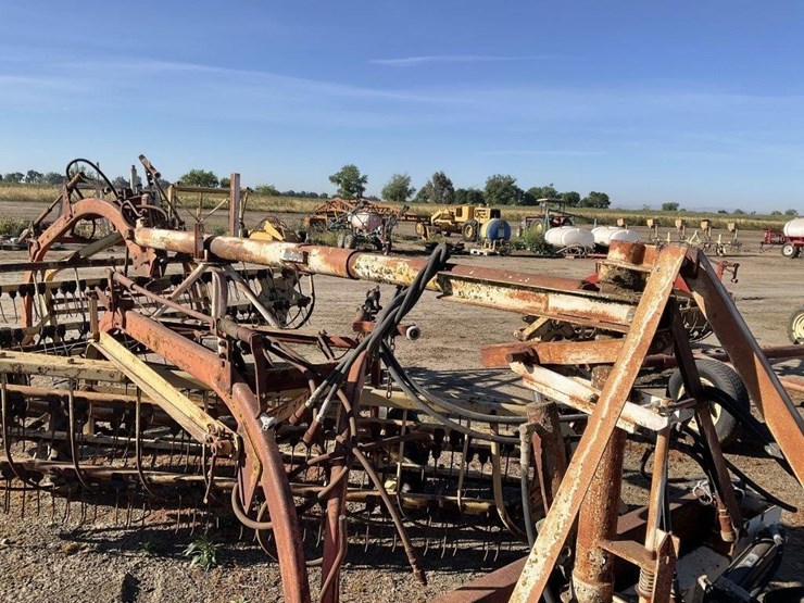 new-holland-260-image-16