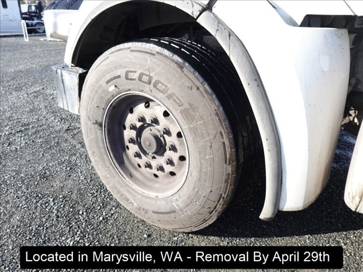 2015-peterbilt-567-image-33