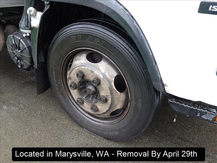 2017-isuzu-nqr-image-12