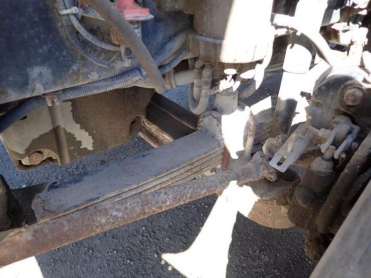 2001-freightliner-fld112-image-25