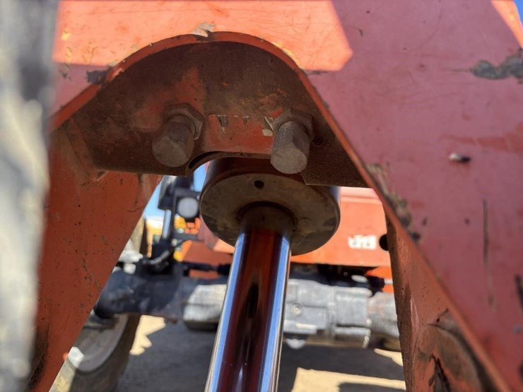 2014-jlg-8042-image-17