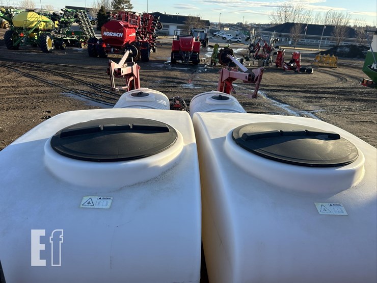 2009-white-8516-image-37