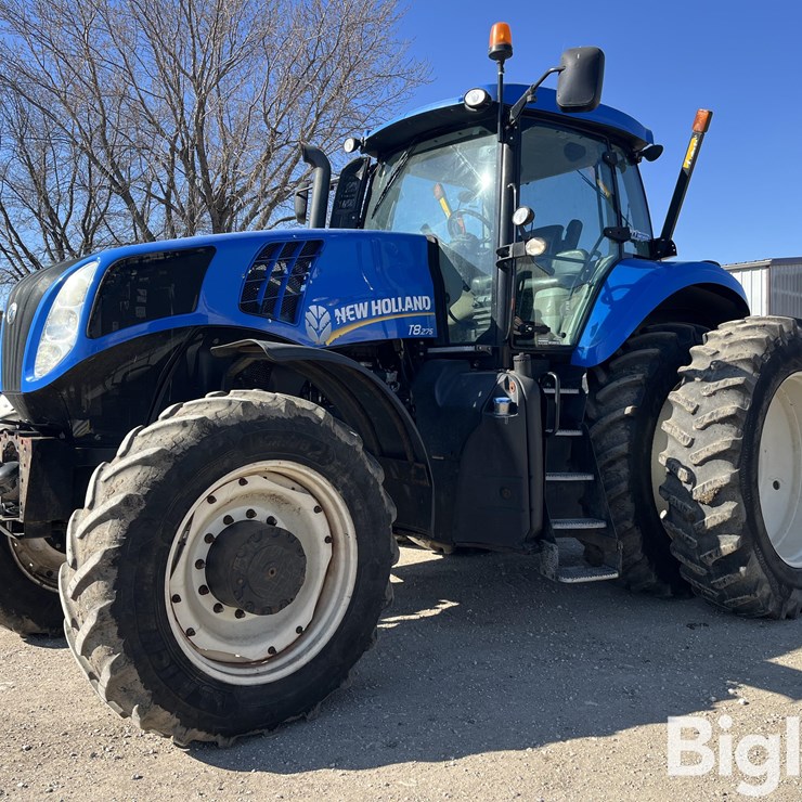 2014 NEW HOLLAND T8.275