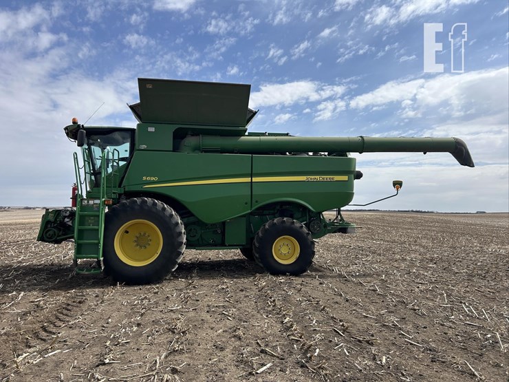 2012-john-deere-s690-image-8