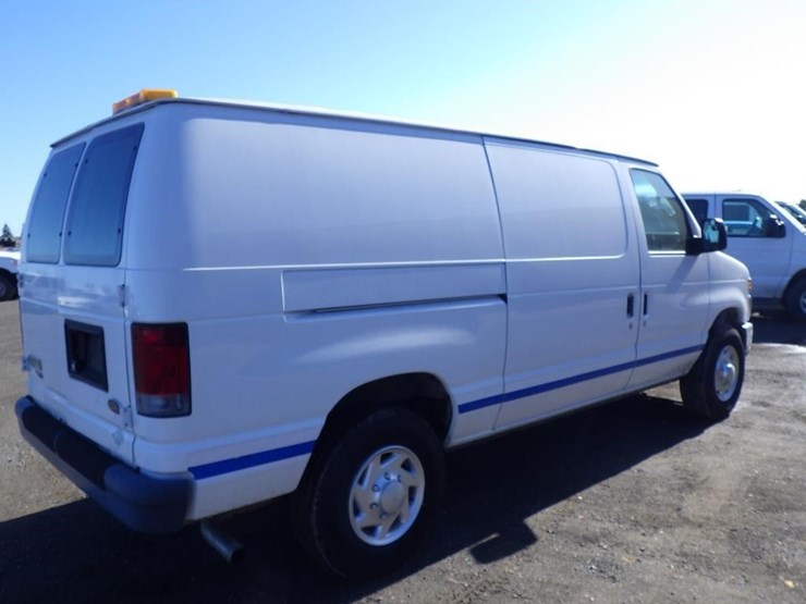 2011-ford-cargo-image-4