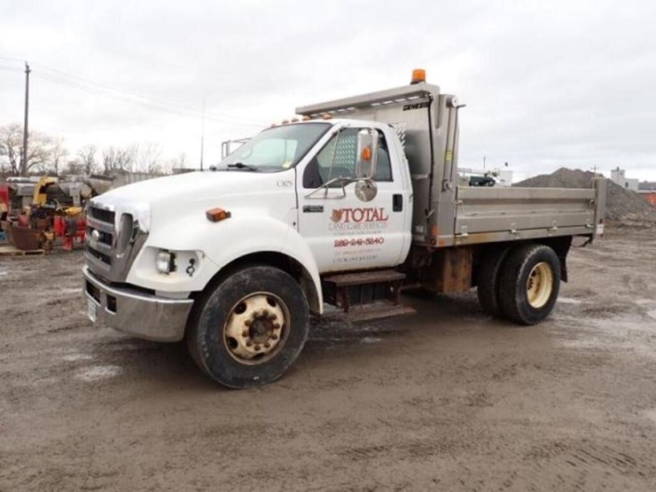 2006-ford-f650-xlt-image-1