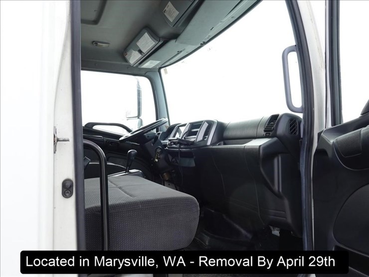 2009-hino-268-image-6