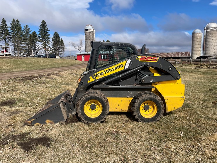 #372-•-2015-new-holland-l225-skid-steer-(scandia,-mn)-image-2